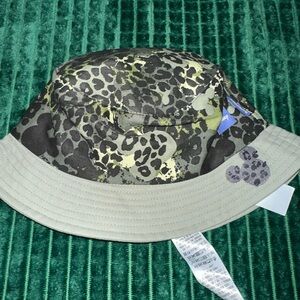 Disney Animal Kingdom 🦒 Adult Bucket Hat